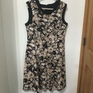 LONDON TIMES:  Black & Beige Floral Sleeveless Dress